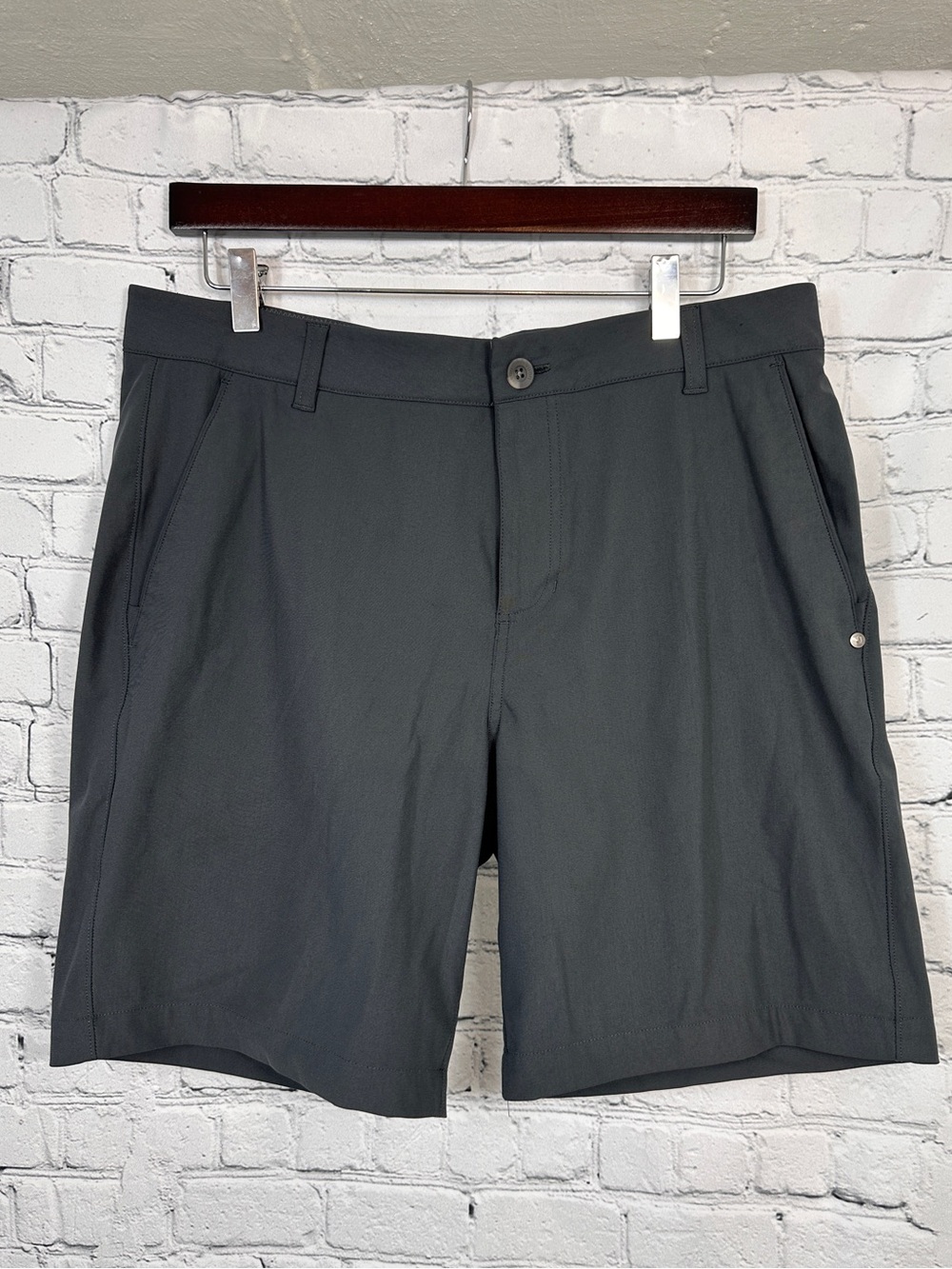 Vuori Meta Shorts in the Charcoal colorway size 33